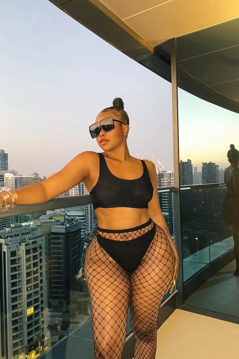 Available escort christina dubai UAE discerning